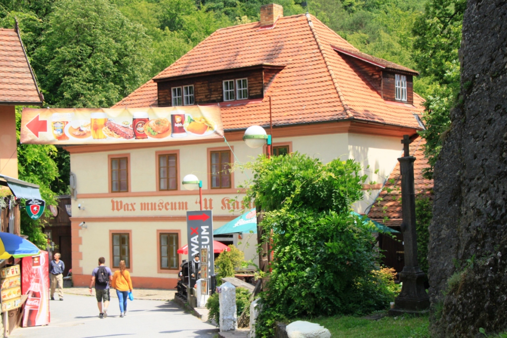 MUSEUM VOSKOVCH FIGURN ESK HISTORIE POD HRADEM KARLTEJN