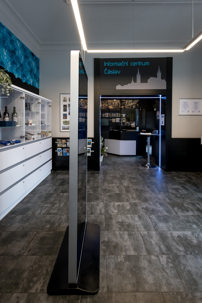 INFORMA�N� CENTRUM ��SLAV