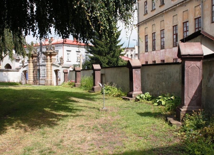Zahrada d�kansk�ho kostela
